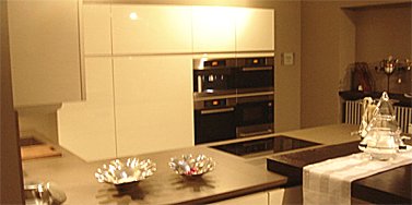 Musterk�che SieMatic SL-909, magnolienwei� gl�nzend